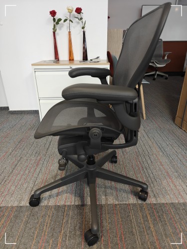 Herman Miller Aeron B Grafit Outlet2.jpg