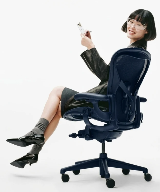 Herman_Miller_Aeron_Nightfal.png